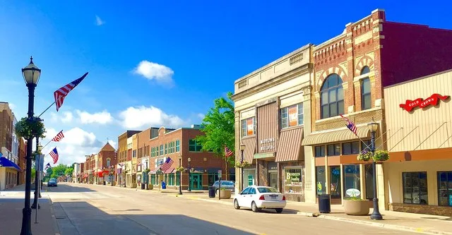 Main Street, Austin MN, looking south (29 May 2016)