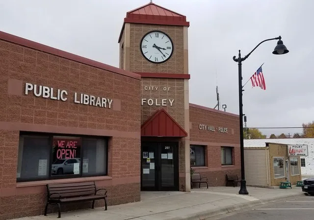 Foley, Minnesota City Hall building and public library (Foley branch of Great River Regional Library)