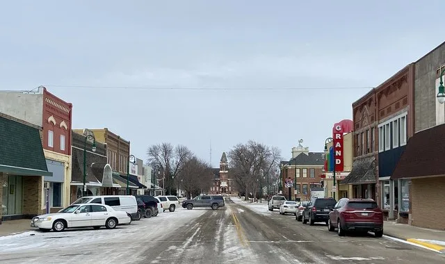 6th Avenue looking toward Courthouse, Minnesota, USA
