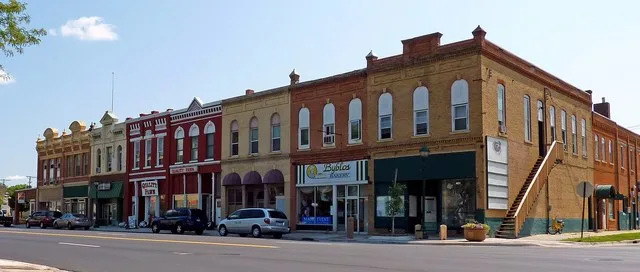 en:North Riverfront Drive Commercial District , Mankato, Minnesota , USA.