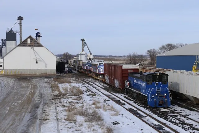 MNZX 788 and 787 depart Randolph behind GMTX 303.