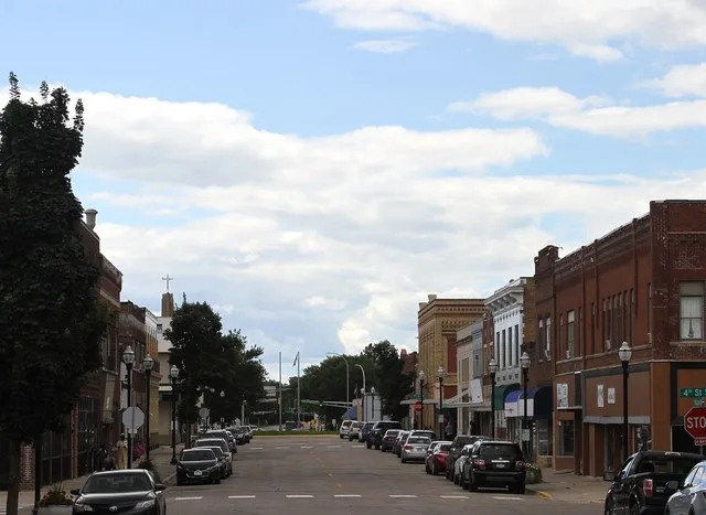 Litchfield Avenue at 4th Street Willmar, Minnesota, United States