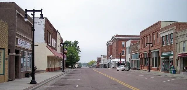 10th Street (County Road 25) in w:Worthington, Minnesota .