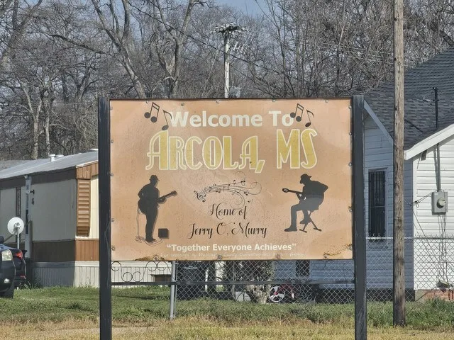 Welcome sign located on Mississippi Highway 435