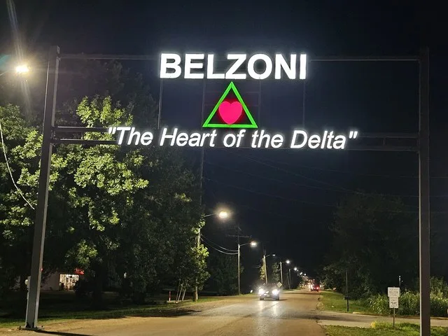 Welcome sign just off US Highway 49W