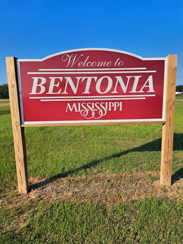 Welcome sign just off US Highway 49