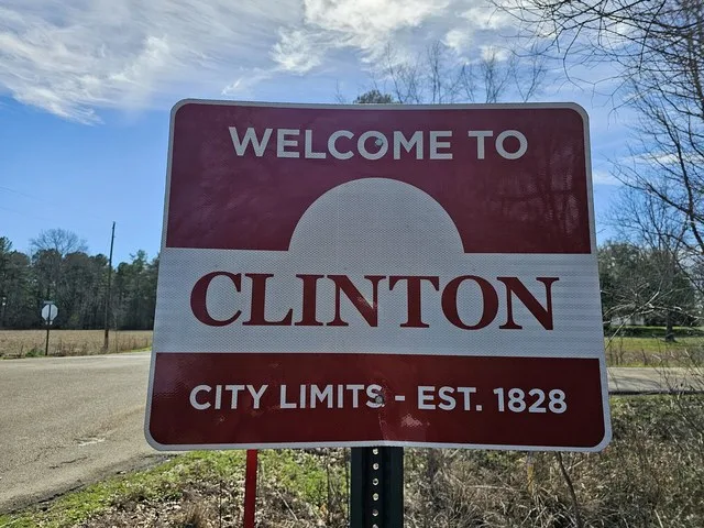 Welcome sign in Clinton