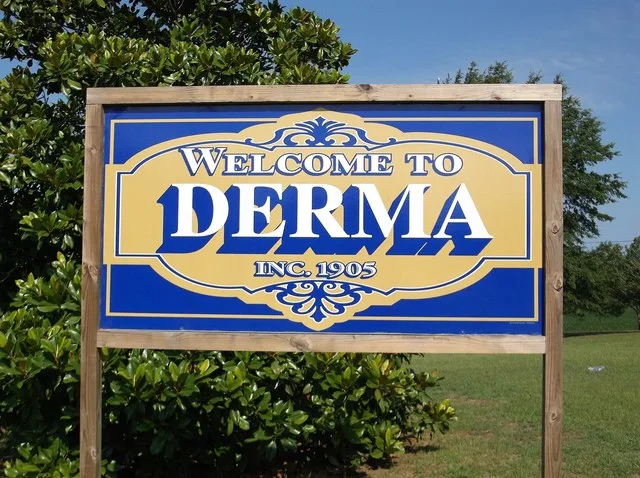 Sign located on Mississippi Highway 8
