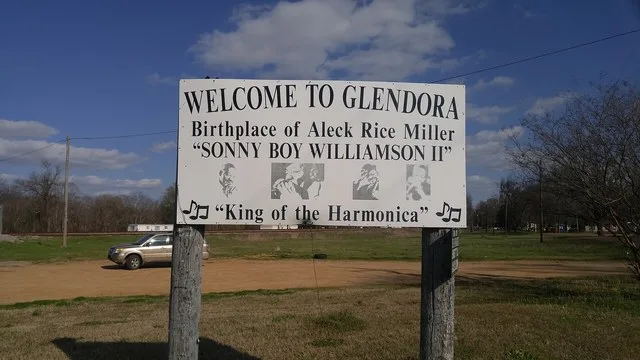 Welcome sign located in Glendora