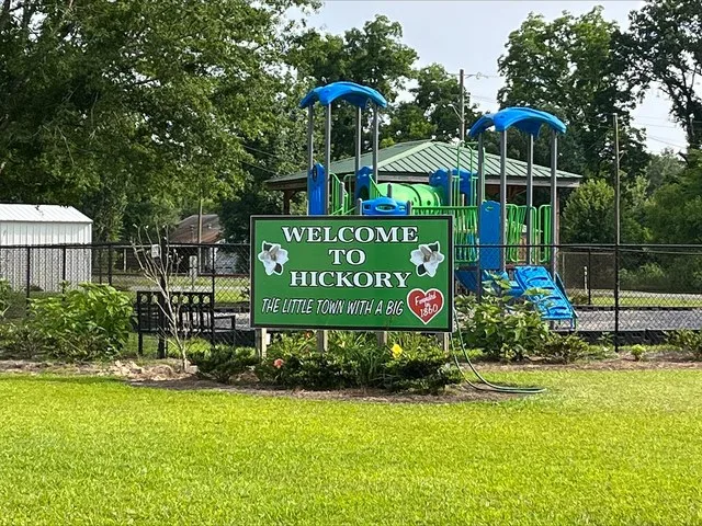 Welcome sign and park in Hickory, Mississippi
