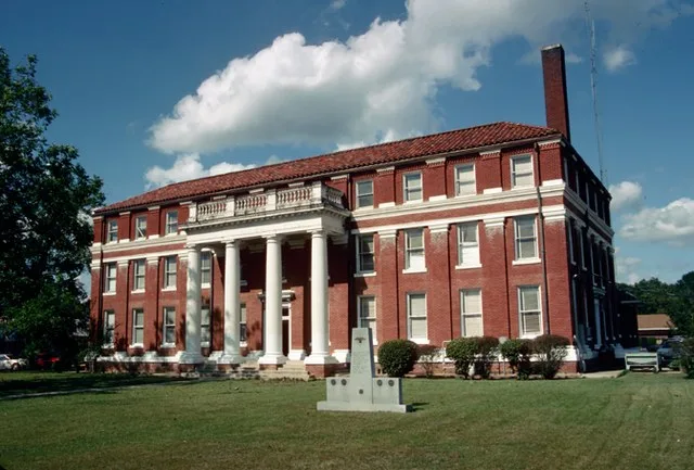 Lawrence County courthouse in Monticello, Mississippi