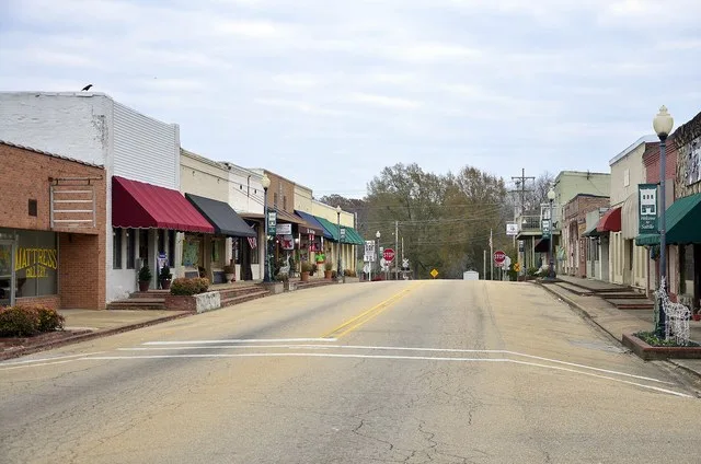 Downtown Saltillo, Mississippi .