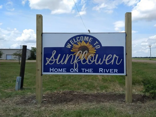 Welcome sign located on US Highway 49W