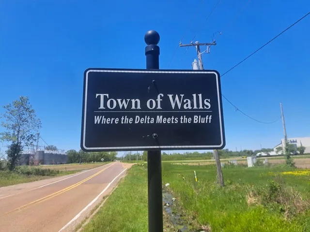 Town of Walls sign just off Highway 61