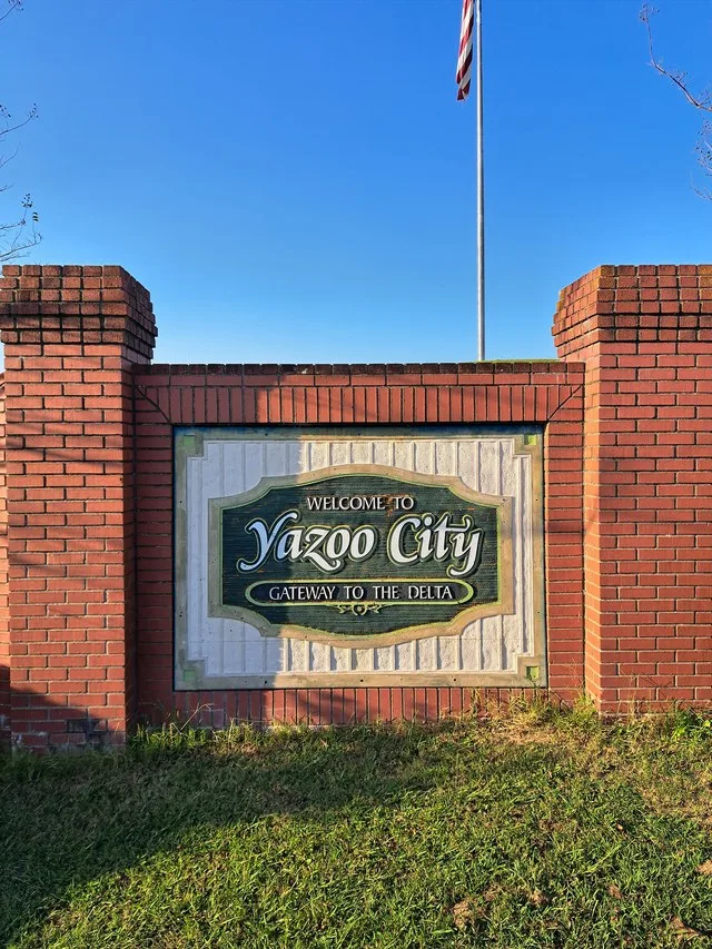 Welcome sign of Yazoo City on US Highway 49