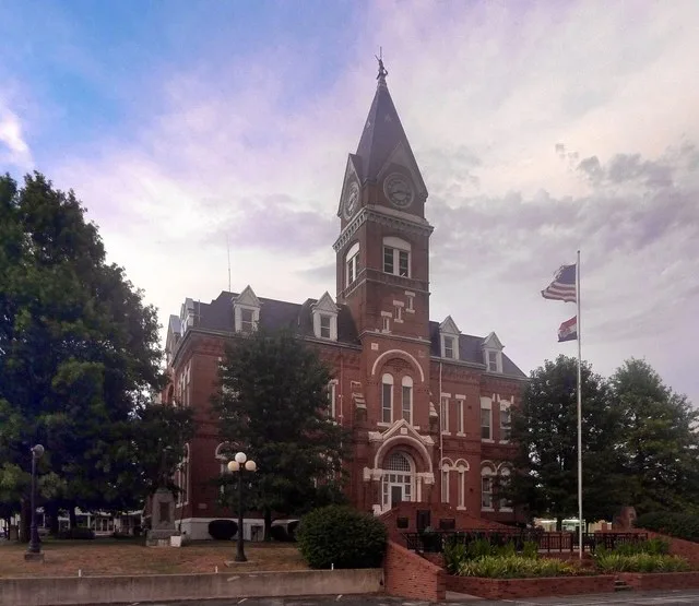w:Gentry County, Missouri Courthouse in w:Albany, Missouri