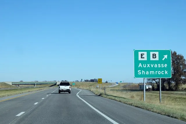 US54 East - Exit for MsrE MsrB for Auxvasse Shamrock
