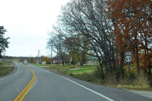US65 North Sign in Cross Timbers