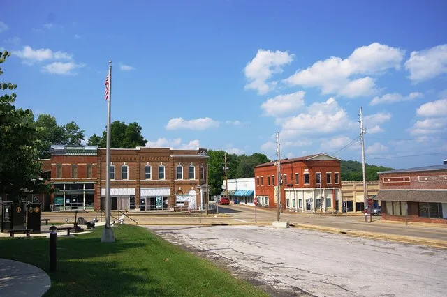 Businesses at the intersection of Main (Missouri Route 5) and Rolla (Missouri Route 38) in Hartville, Missouri, United States