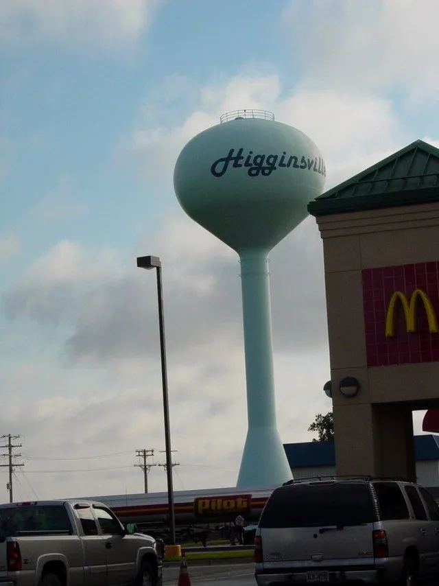 A photo of Higginsville water tower, taken by me. Twin Jalanugraha