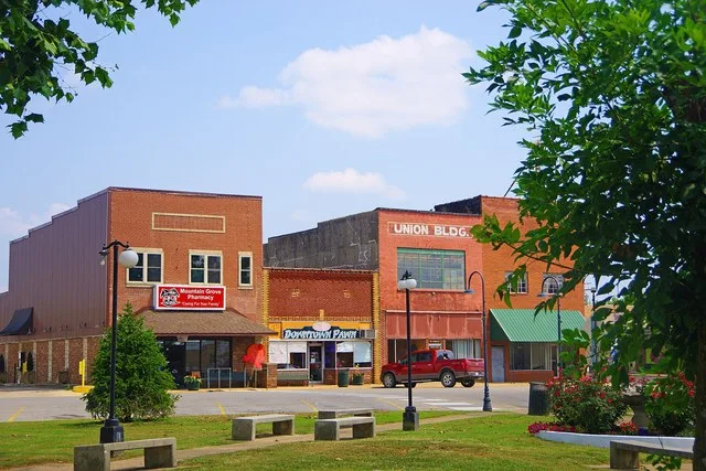 Businesses along Union Street in Mountain Grove, Missouri, United States