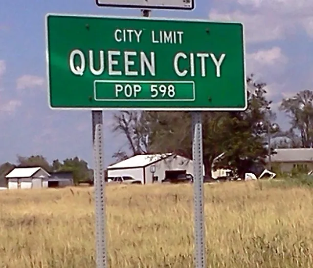 City limits sign, Queen City, Missouri, USA