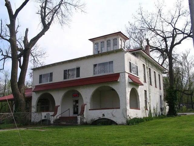 Old Inn in Redings Mill, Missouri
