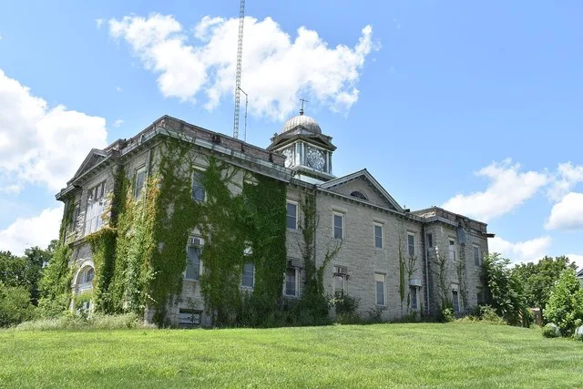 The old Miller County courthouse in Tuscumbia, Missouri.