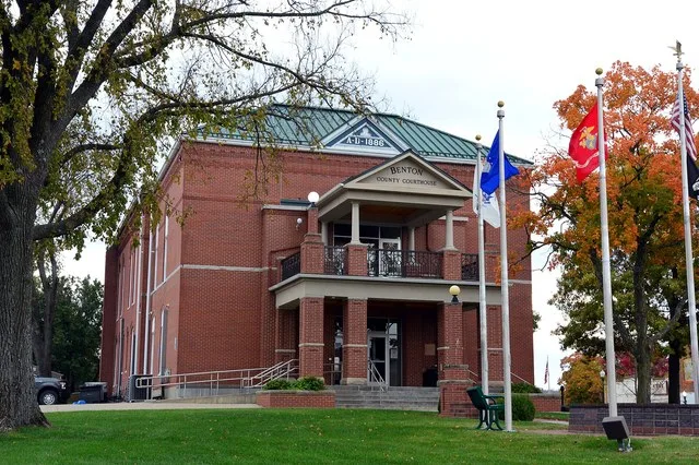 Benton County , courthouse in Warsaw, Missouri , built in 1886