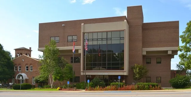 Pulaski County, Missouri courthouse. The historic old courthouse, now county museum, is on the left.