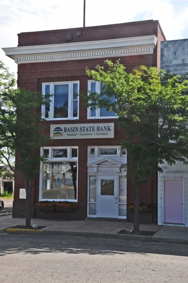 THE BANK WAS BUILT AROUND 1914 AND SERVED THE FARMERS IN THE AREA. BECAUSE OF WISE MANAGEMENT IT SURVIVED THE DROUGHT OF THE 1920’S AND THE DEPRESSION OF THE 1930’S. IT WAS ONE OF...