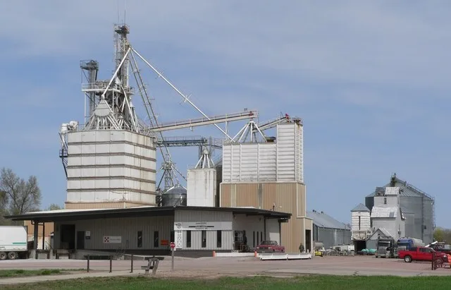 Farmers Ranchers Cooperative feed mill in Ainsworth, Nebraska .