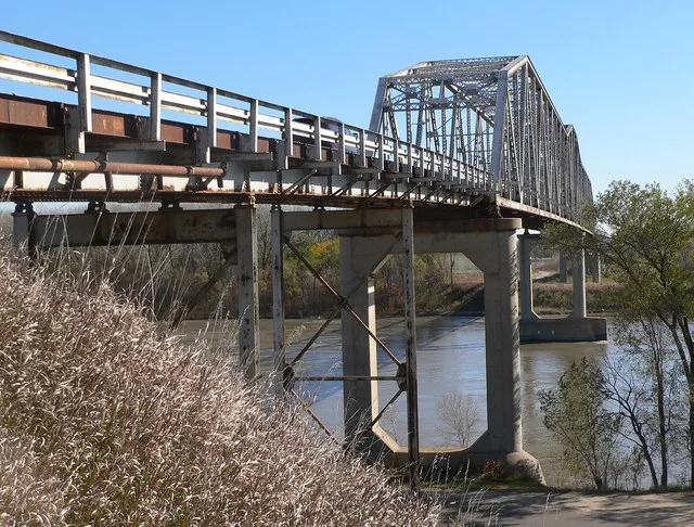 Bridge crossing the Missouri River between Decatur, Nebraska and Monona County, Iowa . The road carried by the bridge is Nebraska Highway 51 / Iowa Highway 175 . The photograph wa...