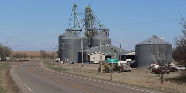 Hendley, Nebraska ; seen looking eastward along Nebraska Highway 89 .