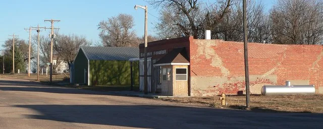 Prosser, Nebraska: south side of Virginia Avenue, looking southeast from about First Street.