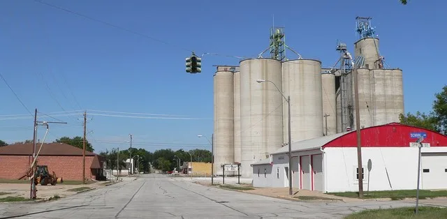 Downtown Rising City, Nebraska : Main Street, looking north from south of Spruce Street.