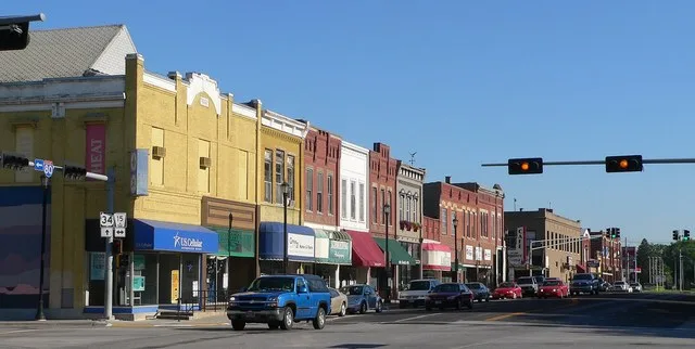 Downtown Seward, Nebraska : west side of Sixth Street ( Nebraska Highway 15 ), looking northwest from Main Street ( U.S. Highway 34 .
