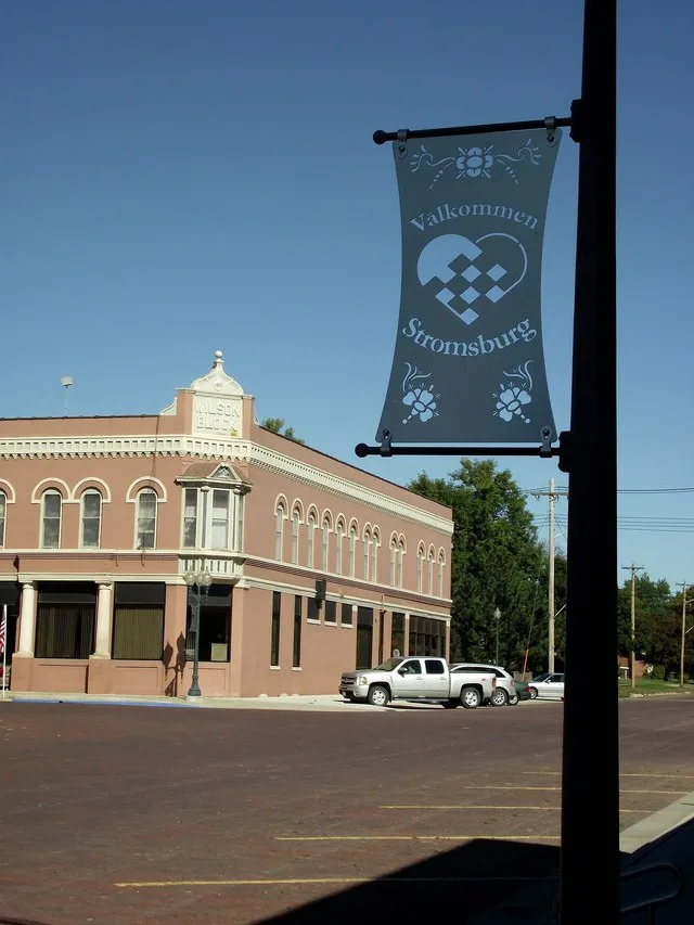Stromsburg brick street and Valkommen sign