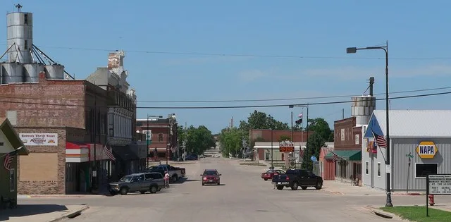Downtown Sutton, Nebraska : Saunders Avenue, looking north from about Grove Street.