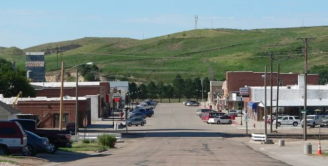 Downtown Wauneta, Nebraska : facing north along Tecumseh Avenue.