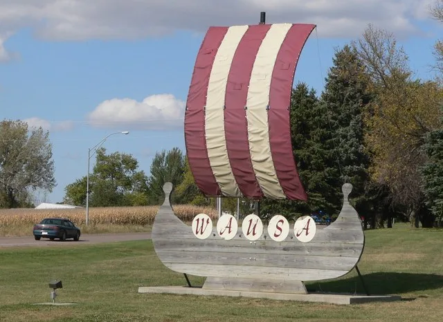 Welcome sign in the form of a Viking longship , located beside Nebraska Highway 121 at the southern edge of Wausa, Nebraska .