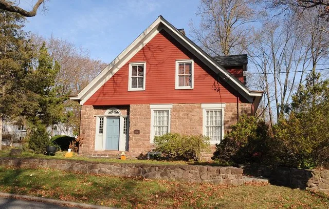 BUILT IN 1787; HOUSE WAS PLUNTED BY BRITISH AND COLONIALS DURING THE REVOLUTIONRTY WAR. DURIE WAS A BLACKSMITH AND A FARMER This is an image of a place or building that is listed...