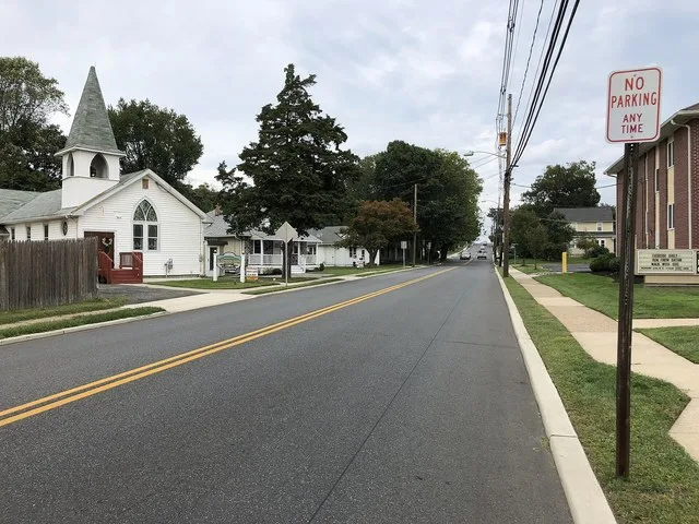 View north along New Jersey State Route 41 and Camden County Route 573 (Clements Bridge Road) at Knight Avenue in Runnemede, Camden County, New Jersey