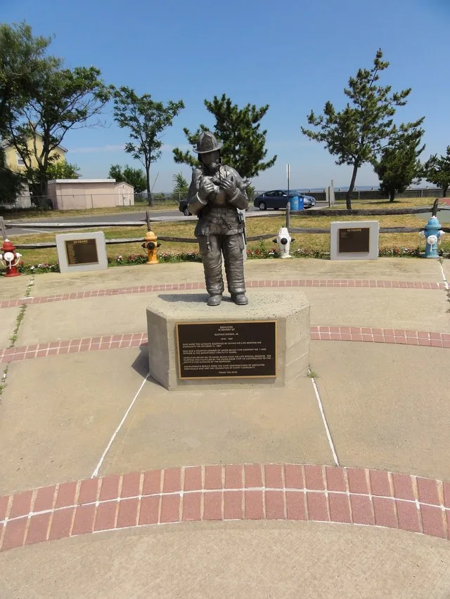 Fireman memorial Union Beach
