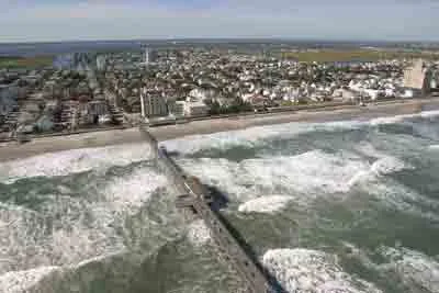 Atlantic Ocean shore at Ventnor City