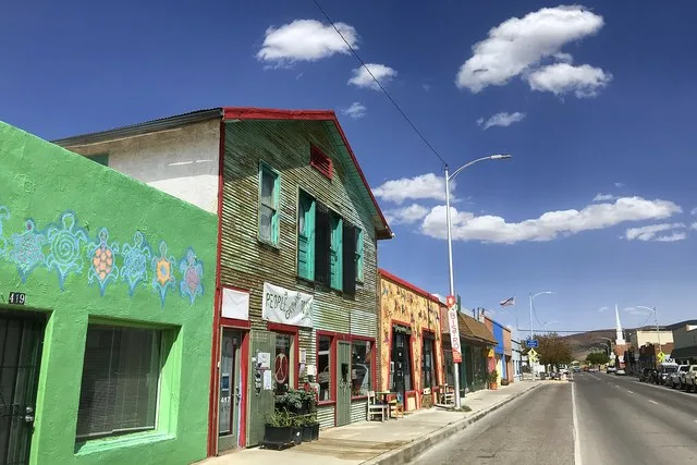 A quiet but colorful Broadway in Truth or Consequences, New Mexico. Photo: 13 April 2021