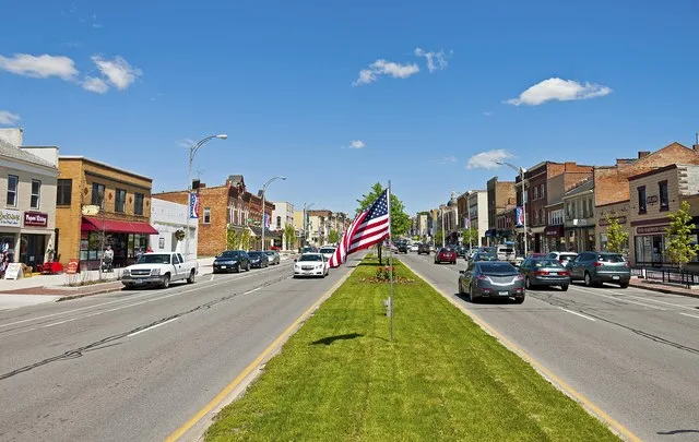 Downtown Canandaigua , NY, USA, from the median strip on Main Street ( NY 21 / 332 ))