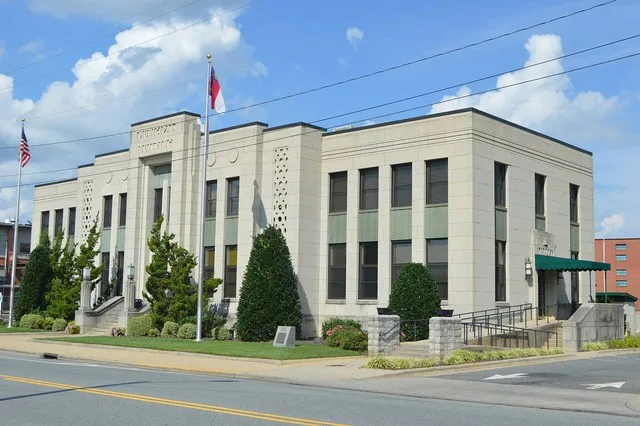 Front and southern end of the Asheboro municipal building, located at 146 N. Church Street in Asheboro , North Carolina , United States .