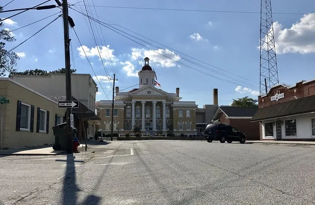 Duplin County Courthouse and square in front of it in Kenansville