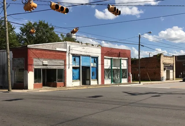Commercial buildings in Lewiston Woodville